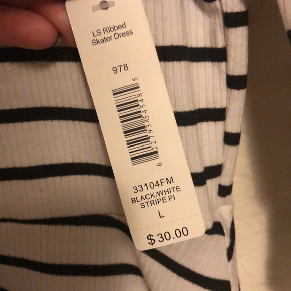 Black & White striped dress. Never worn. Size L. - Picture 2 of 2